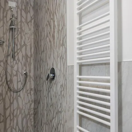 Casa Attilia - Con Terrazza Wifi E Aria Condizionata