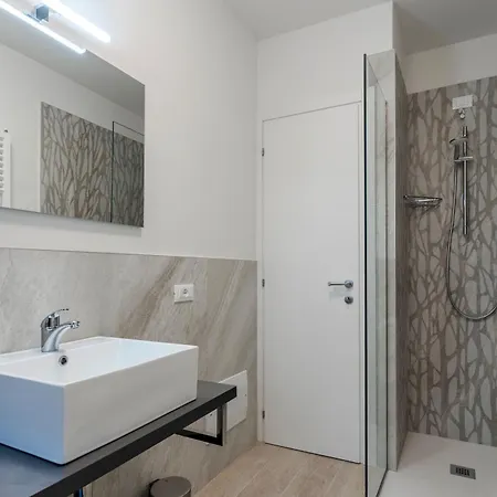 Casa Attilia - Con Terrazza Wifi E Aria Condizionata Lejlighed Sirmione