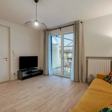 Casa Attilia - Con Terrazza Wifi E Aria Condizionata Lejlighed Sirmione